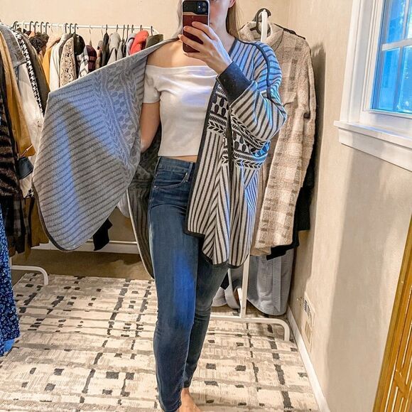 Kit and Ace Solstice Poncho One Size - Picture 2 of 11